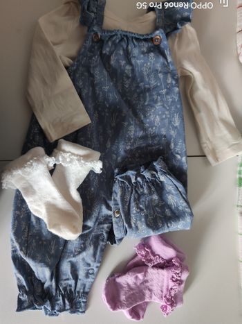 Salopette+ body manches longues fille 1 mois avec 2 paire de chaussettes
