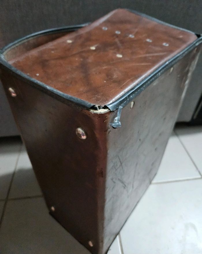 Ancienne malette à tiroir / valise. p
De plombier / électricien.
Parat.
42,5x23x31,5cm. - photo numéro 10