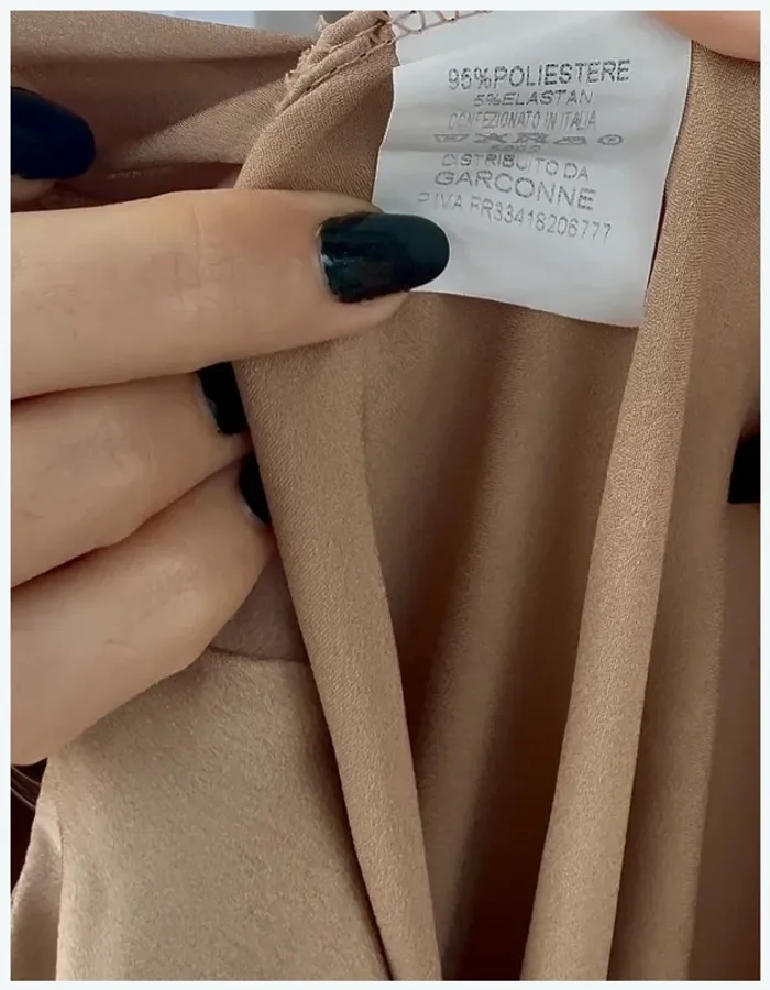 Robe satinée beige Garçonne T.unique très bon état - photo numéro 4