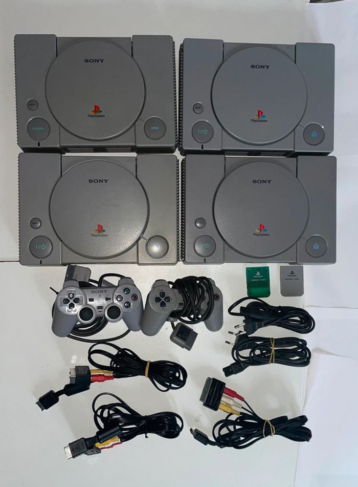 lot consoles PS1 + câbles, manettes, cartes mémoires