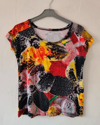 Magnifique tee shirt / top court taille 38