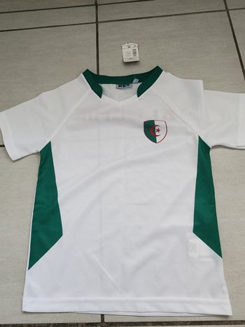 Tee-shirt Algérie neuf avec étiquette – 8 ans – Nylon