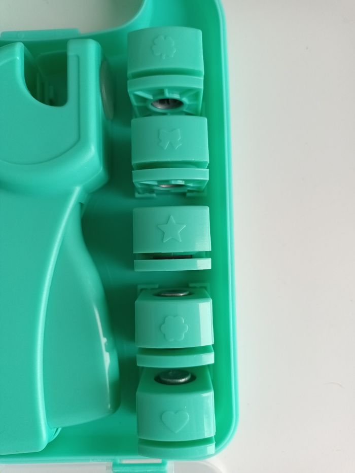 Poinçonneuse créative avec accessoires - photo numéro 3