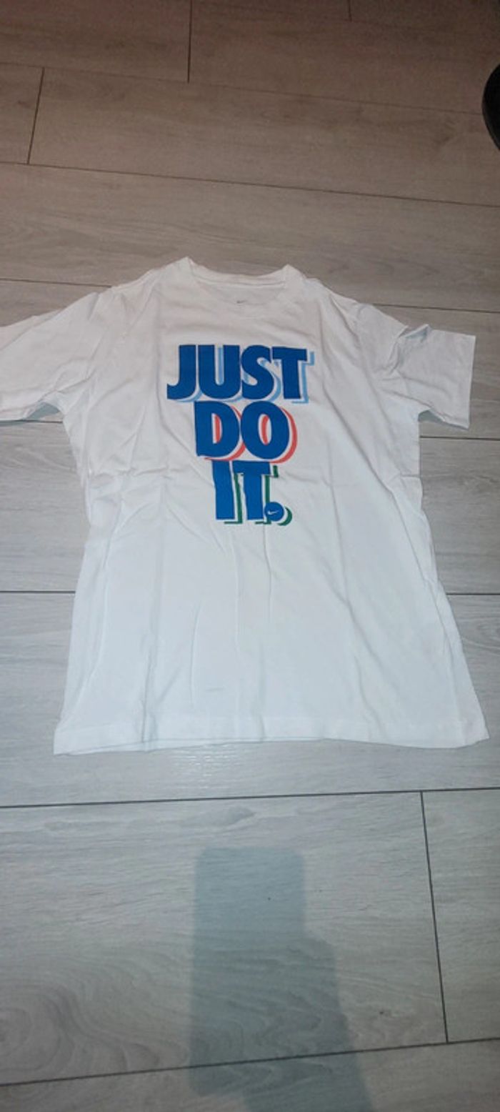 T-shirt Nike