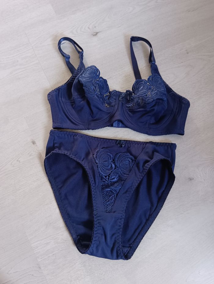 Ensemble lingerie soutien-gorge 95 D et culotte Neuf sans étiquette