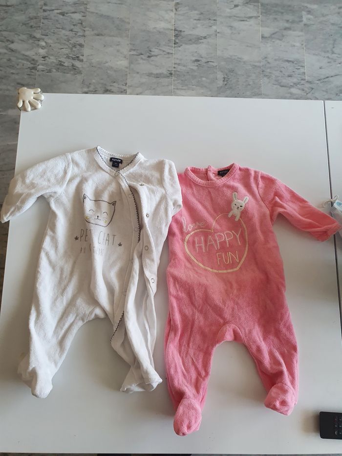 A vendre 2 pyjamas bébé fille taille 3 mois - photo numéro 3