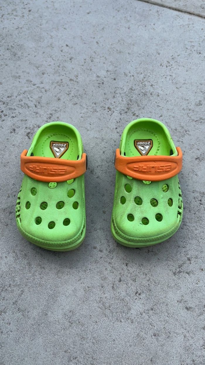 Paire de crocs 2surf