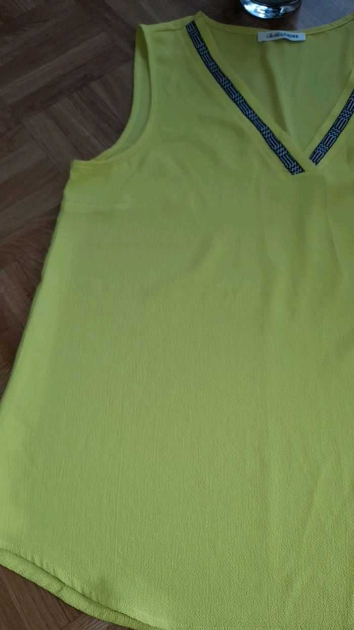 Top neuf taille 3 - photo numéro 3