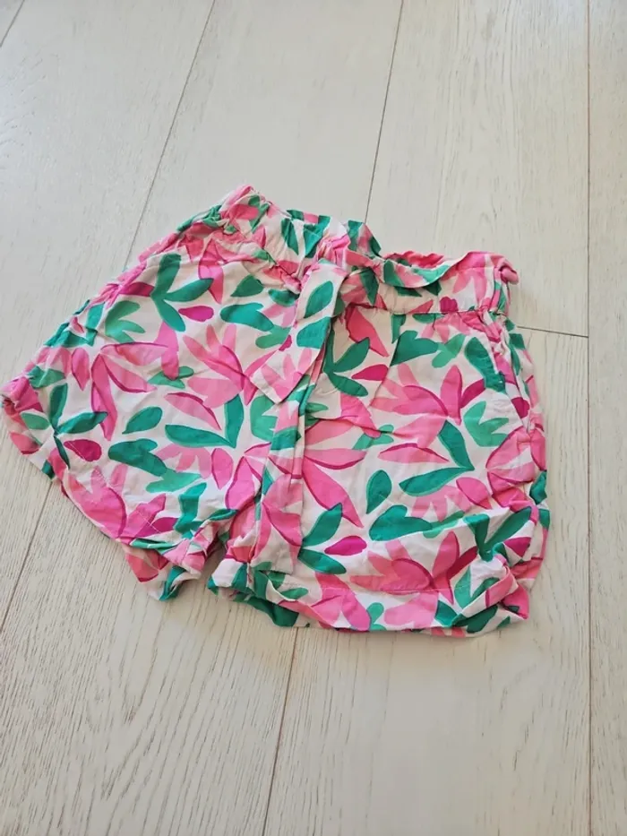 Short fleuri