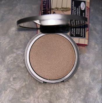 highlighter the Balm Mary-Lou
