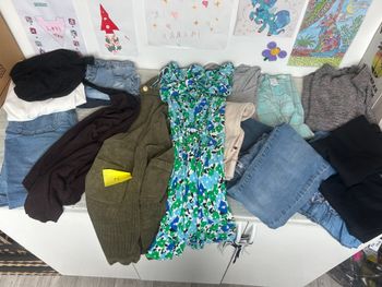 lot 17 vêtements femme taille M-38 pull jupe pantalon jean levis