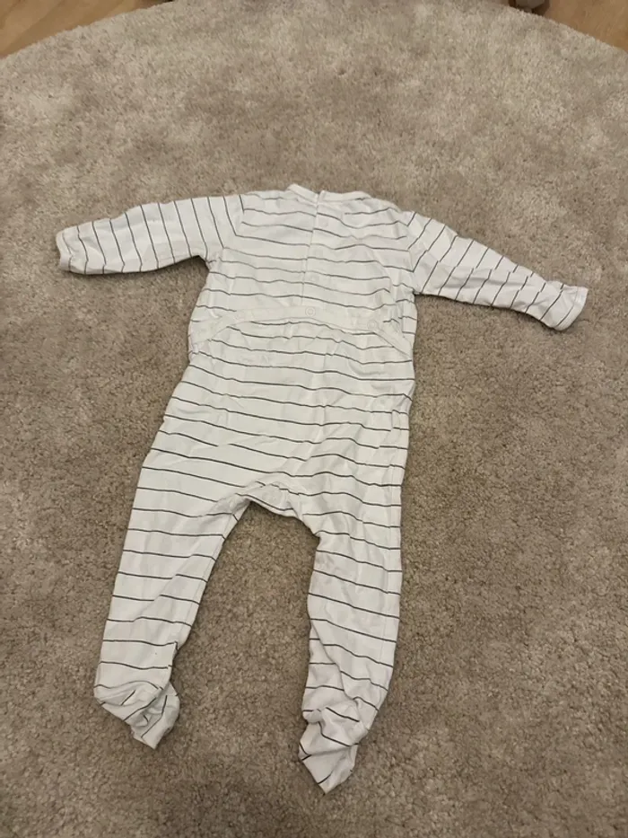 Pyjama dors bien bébé 9M - photo numéro 2