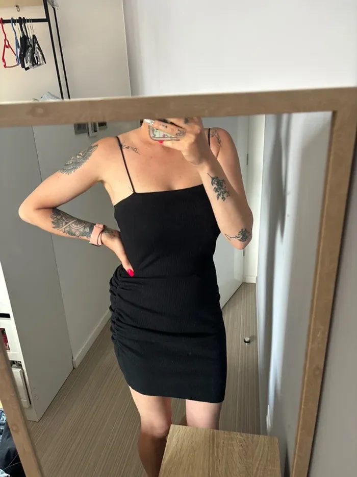 Robe noir - photo numéro 2