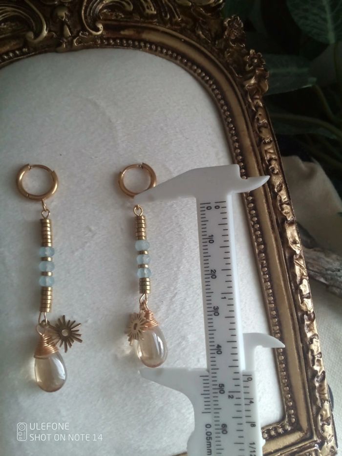 Boucles d'oreilles bohèmes gouttes en verre de champagne et pierres naturelles aigue marine - photo numéro 2