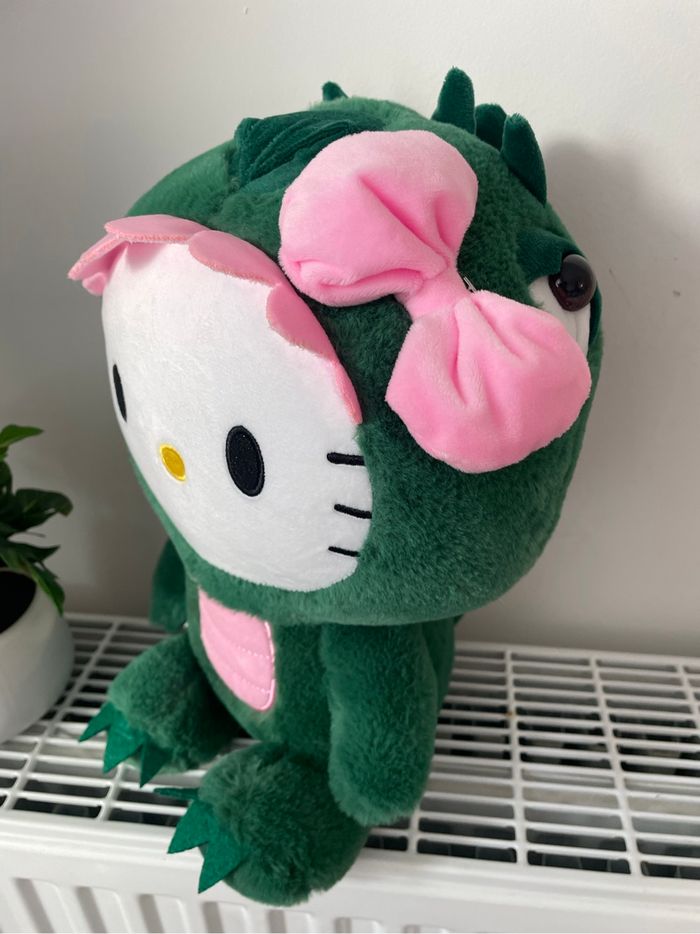 Peluche Sanrio Hello Kitty Dinosaure 🦖 - photo numéro 9