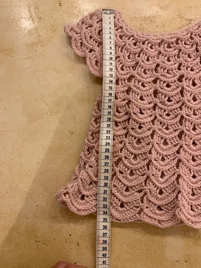 Jolie robe en crochet fait maison rose pâle taille 6 mois - photo numéro 2