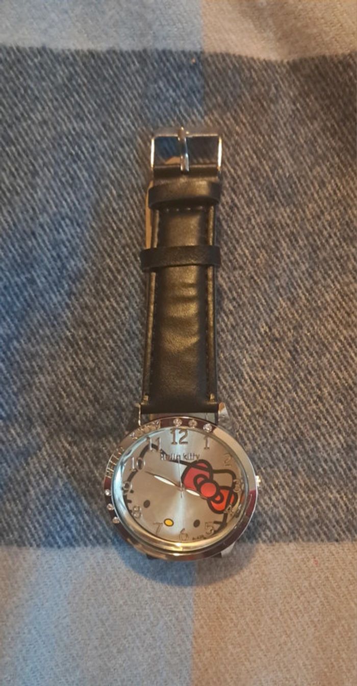 Jolie montre Hello Kitty noire NEUVE - photo numéro 2