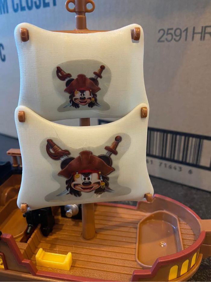 Bateau pirate Mickey Disneyland Paris, neuf 29 € Livré avec deux figurines - photo numéro 5