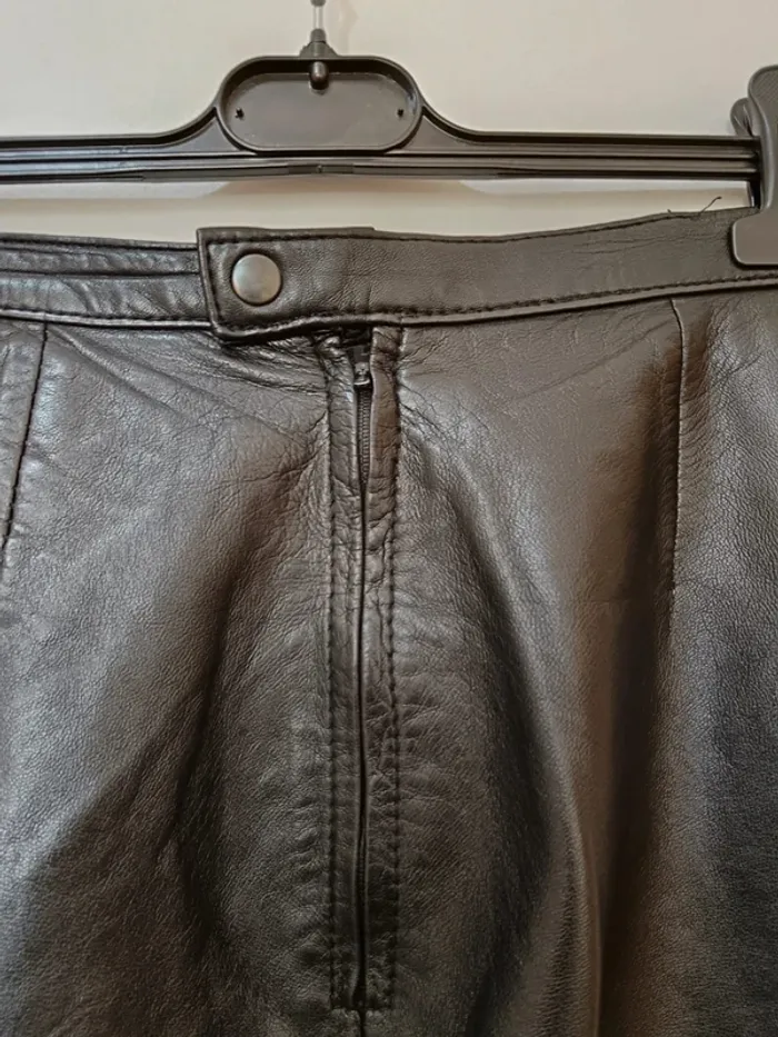 C1 Jupe cuir noire 40 - photo numéro 3