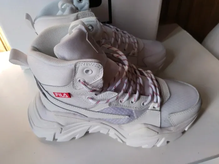Sublimes baskets sneakers femme marque Fila pointure 38 - photo numéro 5