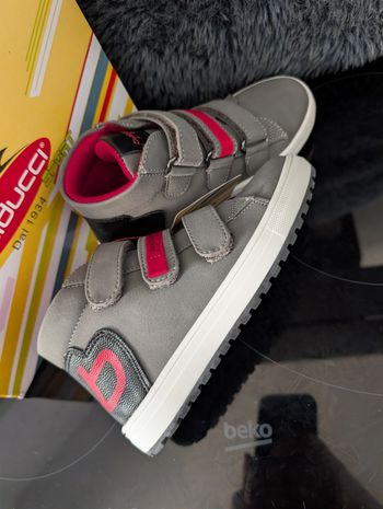 Baskets garçon. Taille 29. Semelle intérieure en cuir. Neuf. Balducci