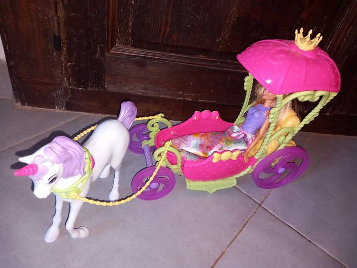 Barbie princesse et sa calèche - photo numéro 2
