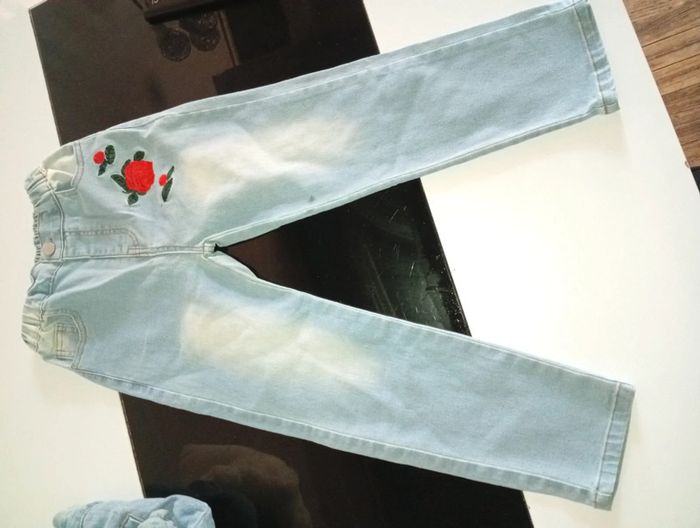 Jeans neuf 7 ans