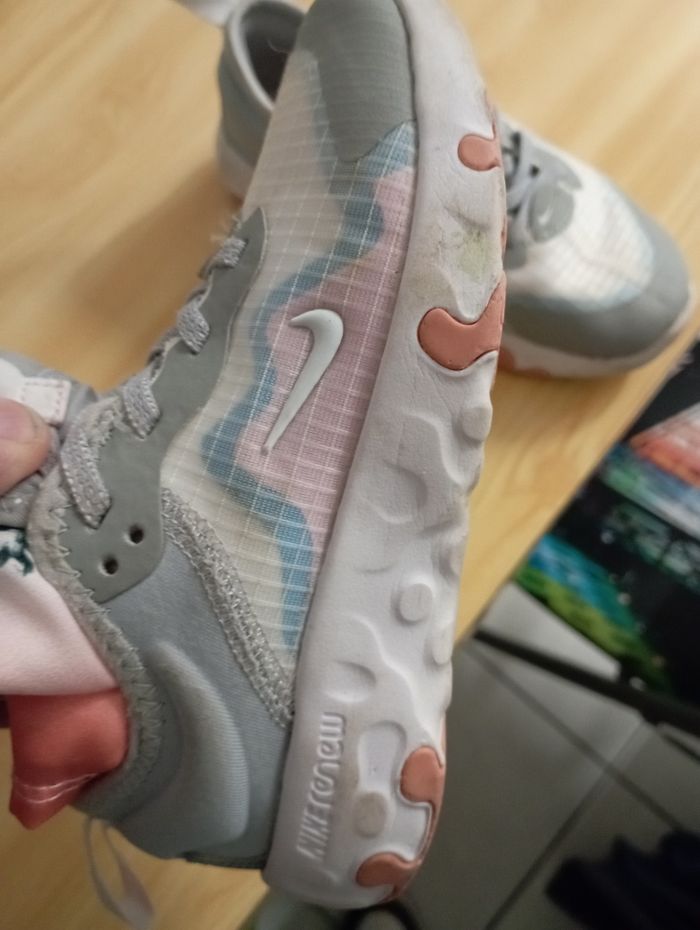 Basket  de fille. Ure 28 Marque  Nike - photo numéro 2