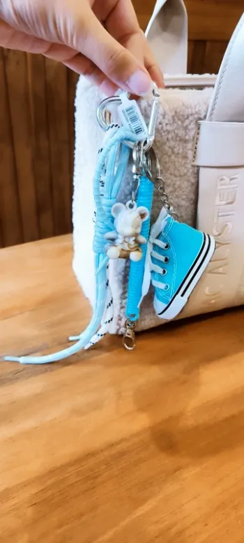 Porte clé gri-gri de sac Mickey converse bleu
