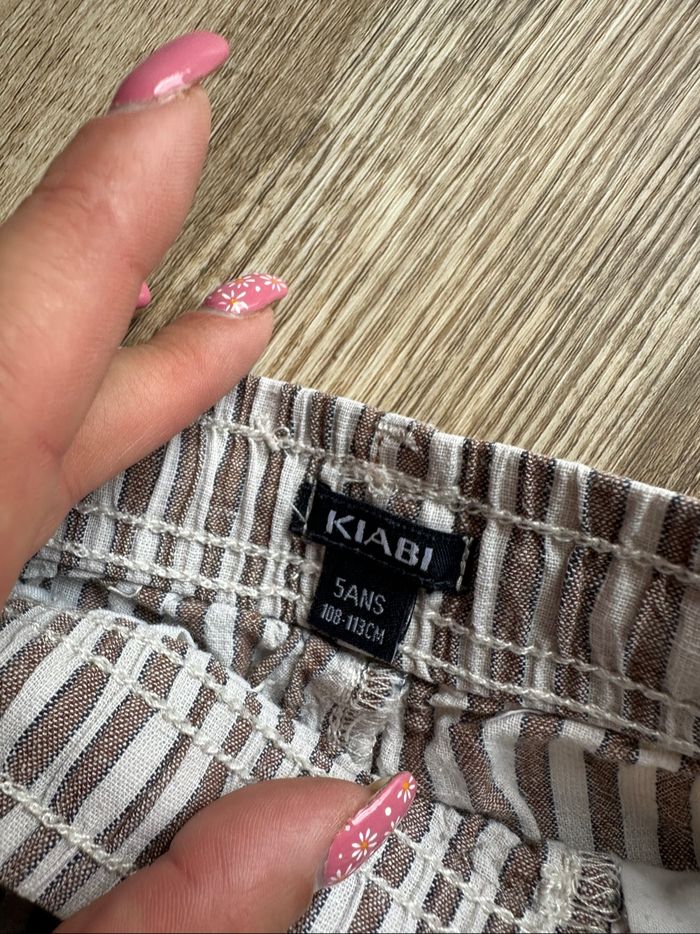 - Short Kiabi - 5 ans - bon état, petite tache - photo numéro 4