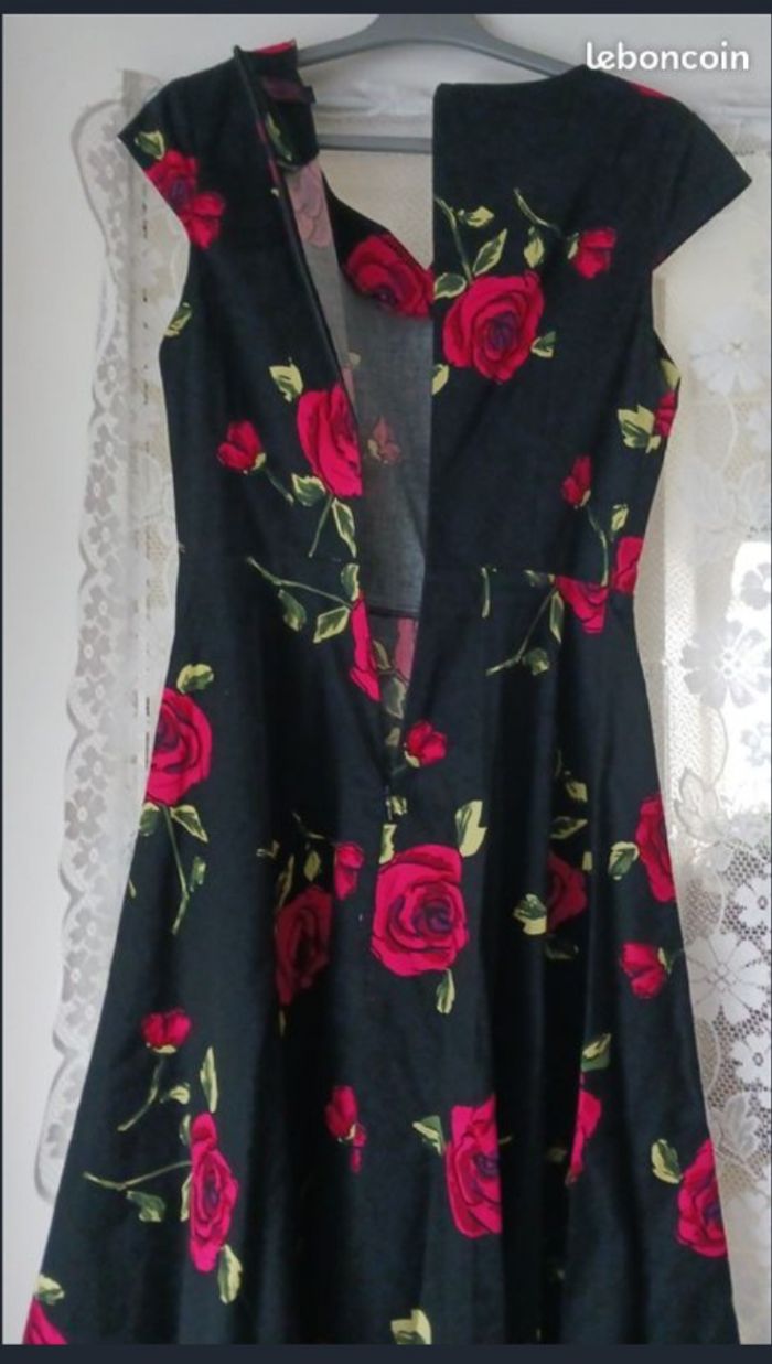 Robe à fleurs (à roses), évasée - photo numéro 3