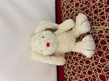 Doudou lapin blanc ROUGE KALOO