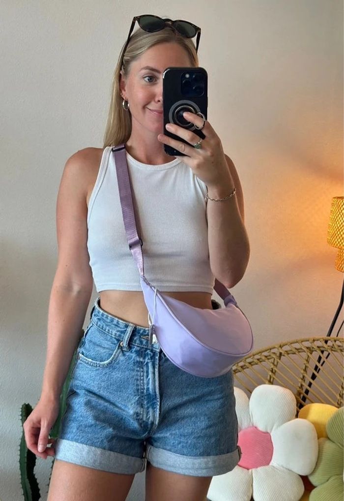 Sac bandoulière en forme de demi-lune lila - photo numéro 5