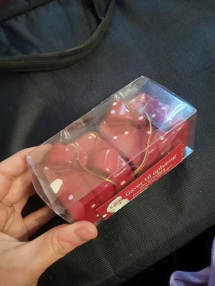 Lot 2 decoration sapin cadeaux rouge point céramique