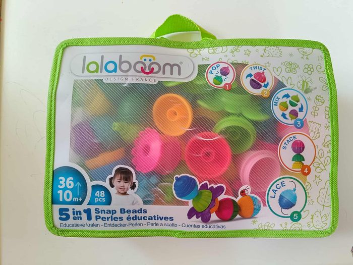 Perles à assembler et à enfiler
