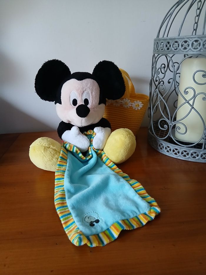 Doudou-Peluche Mickey avec mouchoir *Disneyland - photo numéro 8