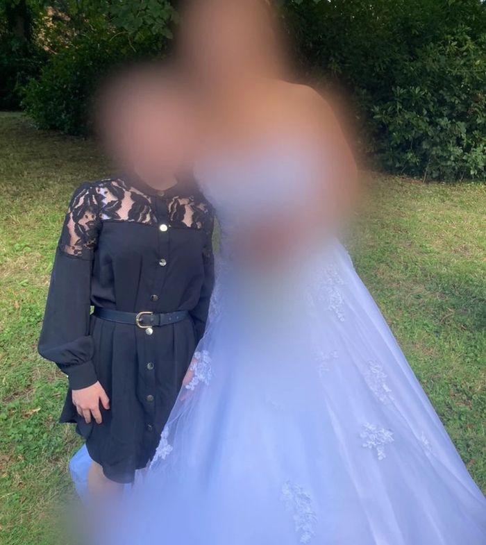Robe noir et dentelle - photo numéro 3