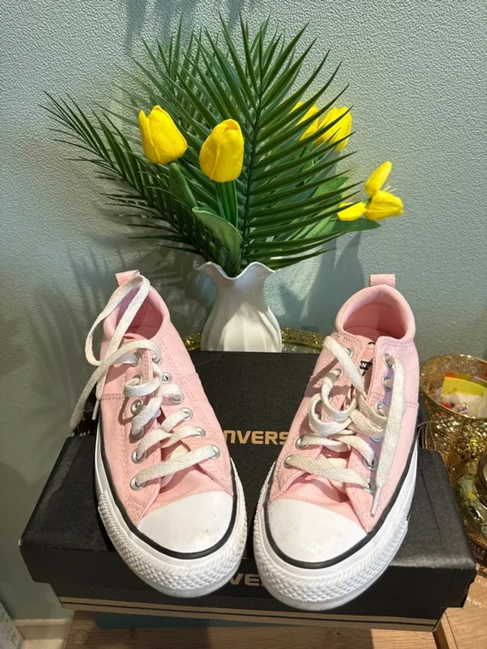 Jolies baskets roses basses état excellent 38