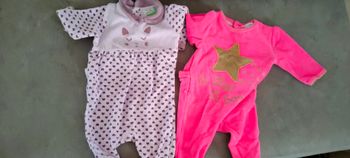 Lot de 2 pyjamas bébé fille 3 mois très bon état