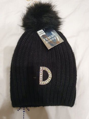 Bonnet noir neuf  strass lettre D