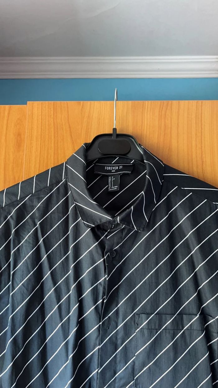 Chemise à manches courtes rayée noire et blanche - photo numéro 4