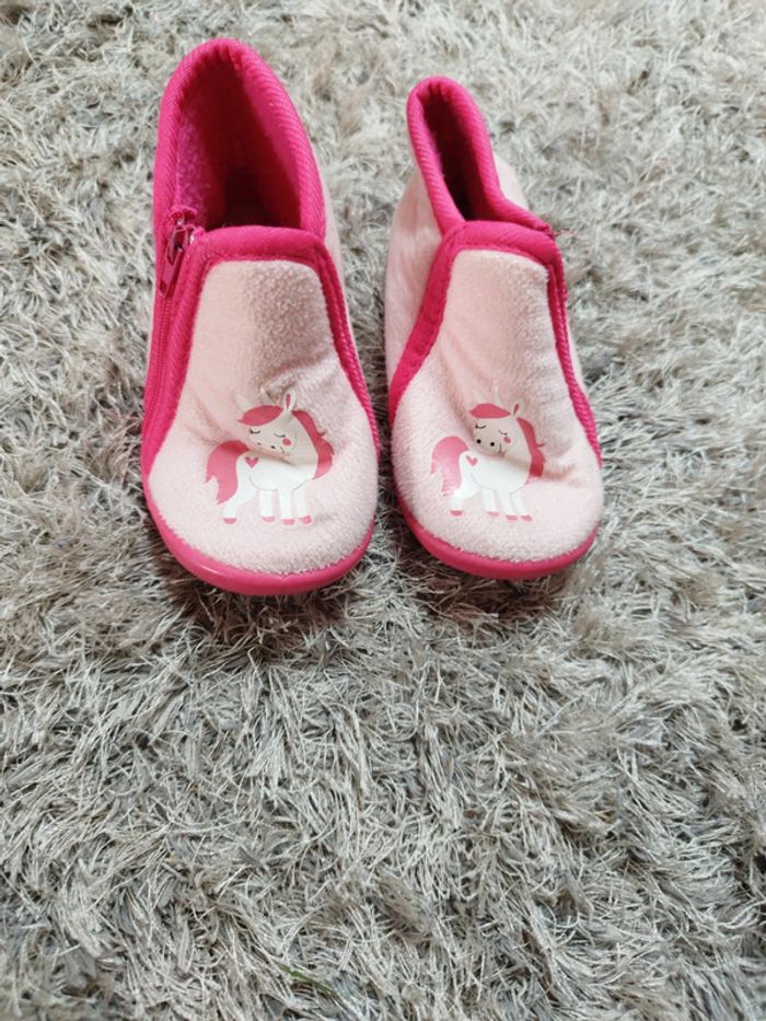 Joli petit chausson rose fermeture éclair pointure 23 licorne