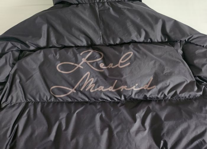 🧥 Doudoune longue Real Madrid x Adidas Taille M Neuve avec étiquette - photo numéro 3