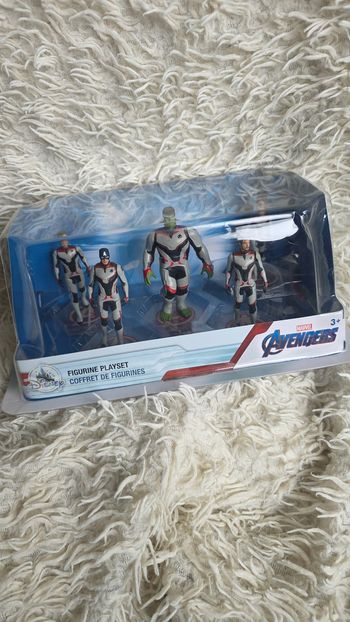 Figurine disney marvel advengers disneyland paris
