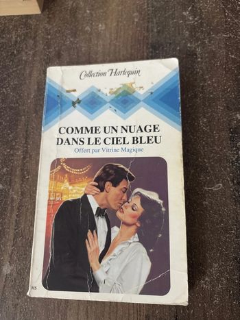 Livre de poche " comme un nuage dans le ciel bleu"