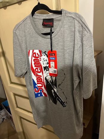 T-shirt suprême grip
