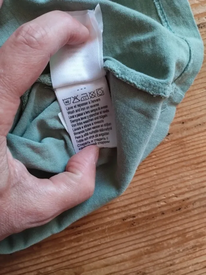 T-shirt manches courtes vert imprimé – Taille 8 ans – TBE - photo numéro 6