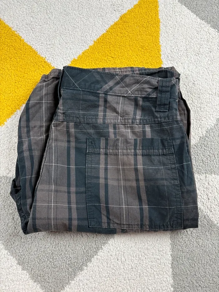 Short cargo Wrangler | Noir et marron | Taille W32