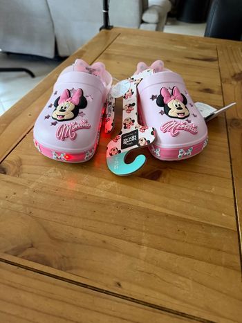 Crocs  Minnie lumineux Disney neufs taille 30-31