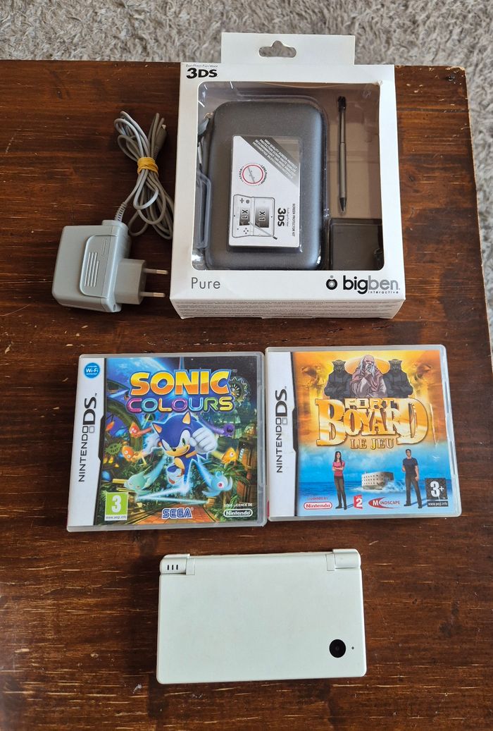 Console Nintendo ds dsi blanche et jeux